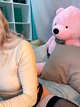 Snapshot of TheRealJessyLey chatting on November 25, 7:08 am TheRealJessyLey online show from November 25, 7:08 am