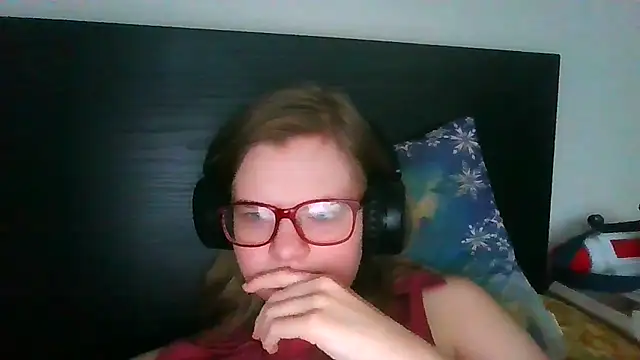 Snapshot of Moonolighta chatting on November 4, 10:36 am Moonolighta online show from November 4, 10:36 am