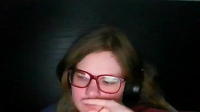 Snapshot of Moonolighta chatting on November 19, 1:44 pm Moonolighta online show from November 19, 1:44 pm