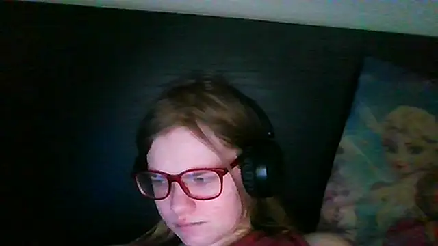 Snapshot of Moonolighta chatting on December 1, 12:43 pm Moonolighta online show from December 1, 12:43 pm