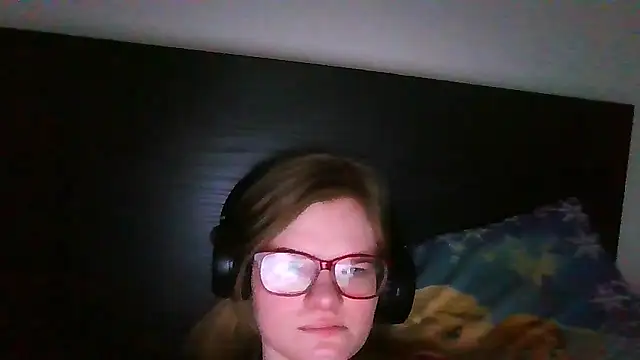 Snapshot of Moonolighta chatting on December 4, 12:47 pm Moonolighta online show from December 4, 12:47 pm