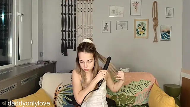 Snapshot of daddyonlyloveme chatting on November 17, 9:20 pm daddyonlyloveme online show from November 17, 9:20 pm