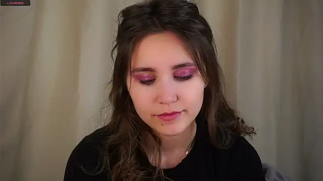 Snapshot of EthalFlowers chatting on November 22, 1:15 am EthalFlowers online show from November 22, 1:15 am