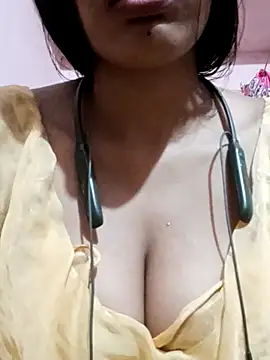 Snapshot of kaviyaponnu0987 chatting on November 15, 8:00 am kaviyaponnu0987 online show from November 15, 8:00 am