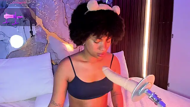 Snapshot of Lolalewis777 chatting on October 9, 8:40 pm Lolalewis777 online show from October 9, 8:40 pm