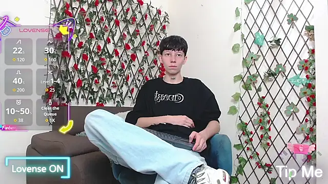 LiamBrown09 online show from March 23, 7:18 pm