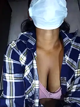 Snapshot of MickMicky chatting on October 27, 12:26 am MickMicky online show from October 27, 12:26 am