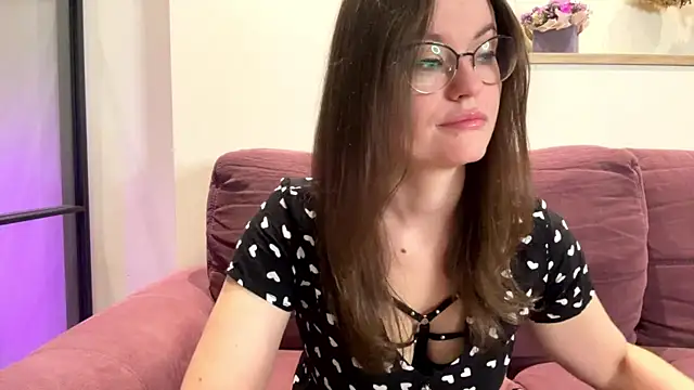 Snapshot of mia_shine_bright_wow chatting on September 27, 3:55 am mia shine bright wow online show from September 27, 3:55 am