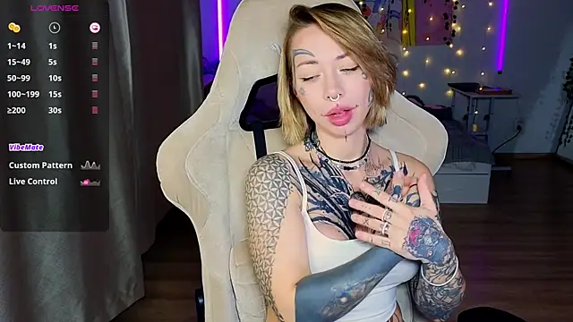 bunnykellyyy online show from October 23, 6:39 pm