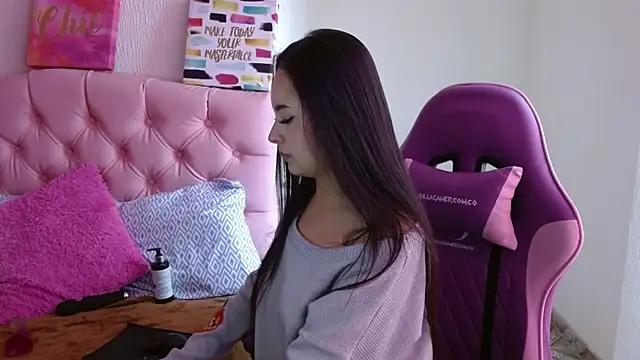 Emma-Flowers online show from September 29, 7:30 pm