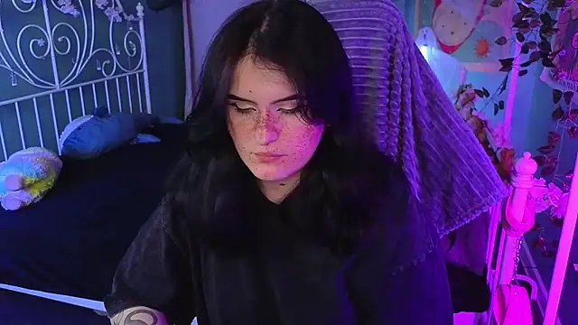 Snapshot of Dark_Shine chatting on October 28, 5:22 am Dark Shine online show from October 28, 5:22 am