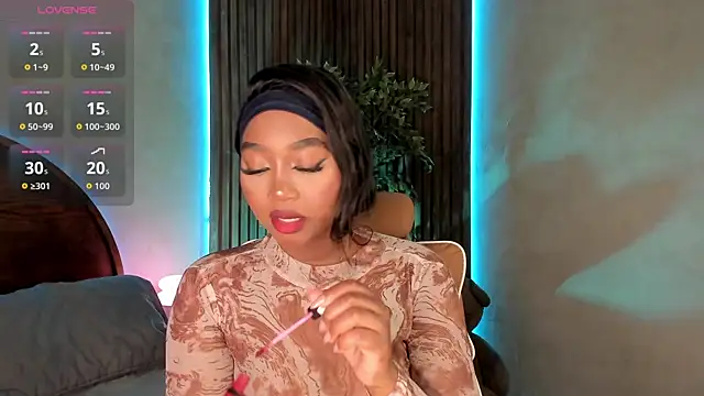 Snapshot of alisonn_moon chatting on October 29, 10:22 pm alisonn moon online show from October 29, 10:22 pm