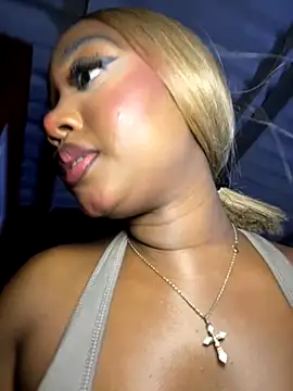 Snapshot of alisonn_moon chatting on November 27, 3:30 am alisonn moon online show from November 27, 3:30 am