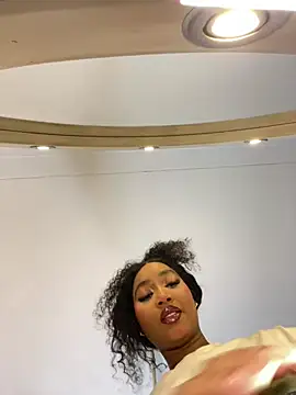 Snapshot of alisonn_moon chatting on January 8, 10:23 pm alisonn moon online show from January 8, 10:23 pm