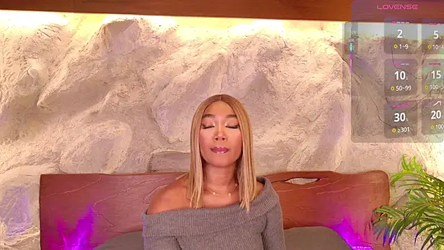 Snapshot of alisonn_moon chatting on February 2, 11:03 pm alisonn moon online show from February 2, 11:03 pm