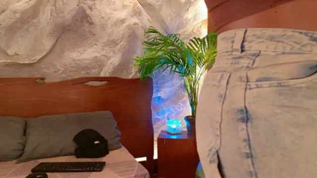 Snapshot of alisonn_moon chatting on February 25, 10:19 pm alisonn moon online show from February 25, 10:19 pm