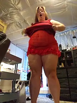 Snapshot of Love86Emily chatting on October 30, 2:29 pm Love86Emily online show from October 30, 2:29 pm