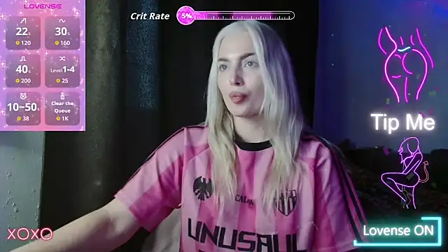 Snapshot of SpaceMarsi chatting on October 28, 2:15 am SpaceMarsi online show from October 28, 2:15 am