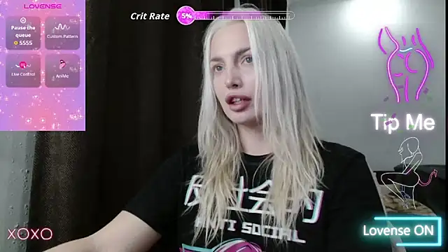 Snapshot of SpaceMarsi chatting on November 3, 9:05 pm SpaceMarsi online show from November 3, 9:05 pm