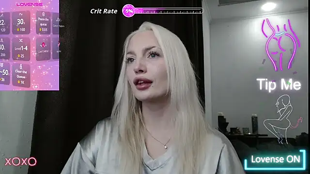 Snapshot of SpaceMarsi chatting on December 5, 1:25 am SpaceMarsi online show from December 5, 1:25 am