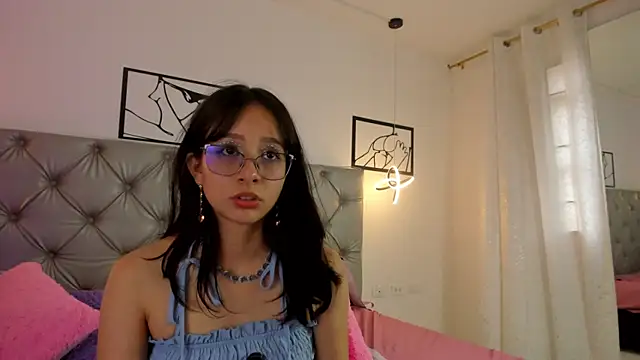 Naughty Couple83 online show from April 14, 7:31 pm