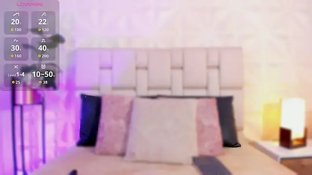 Snapshot of scarlettadams__ chatting on October 14, 12:28 pm scarlettadams online show from October 14, 12:28 pm