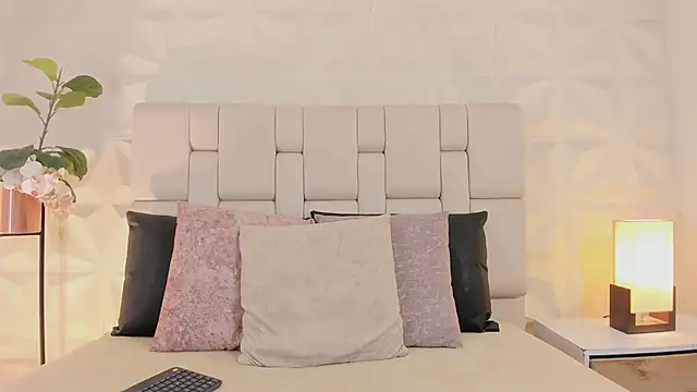 Snapshot of scarlettadams__ chatting on November 18, 12:42 pm scarlettadams online show from November 18, 12:42 pm