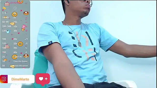 Snapshot of mike_black_22 chatting on October 23, 1:43 pm mike black 22 online show from October 23, 1:43 pm