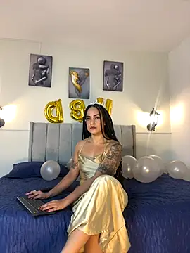 Samara Hadi  online show from November 5, 10:21 pm