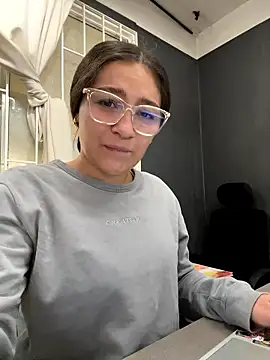 Alyha Cortes online show from January 17, 1:05 pm