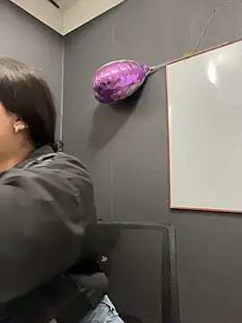 Alyha Cortes online show from February 17, 1:18 pm