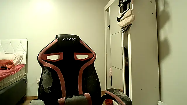 Snapshot of Becca_B chatting on October 29, 6:42 pm Becca B online show from October 29, 6:42 pm