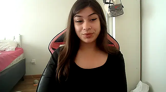 Snapshot of Becca_B chatting on October 31, 3:13 pm Becca B online show from October 31, 3:13 pm