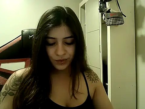 Snapshot of Becca_B chatting on November 14, 1:15 am Becca B online show from November 14, 1:15 am