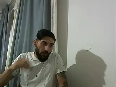 Snapshot of Alexgrc13 chatting on October 3, 1:52 pm Alexgrc13 online show from October 3, 1:52 pm