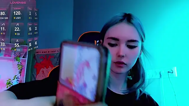 Snapshot of Kiara_Dream chatting on September 18, 8:55 pm Kiara Dream online show from September 18, 8:55 pm