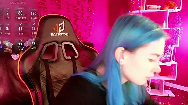 Snapshot of Kiara_Dream chatting on September 30, 8:36 pm Kiara Dream online show from September 30, 8:36 pm