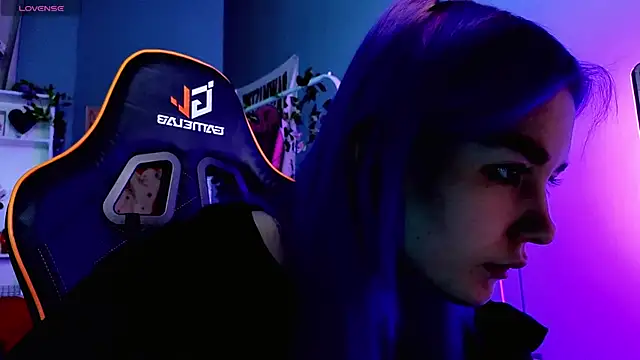 Snapshot of Kiara_Dream chatting on November 13, 9:14 pm Kiara Dream online show from November 13, 9:14 pm