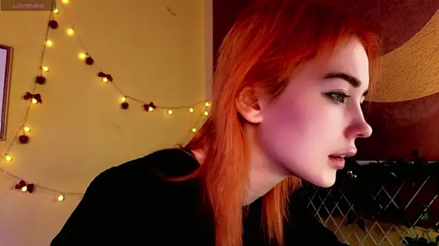 Snapshot of Kiara_Dream chatting on January 13, 10:04 pm Kiara Dream online show from January 13, 10:04 pm