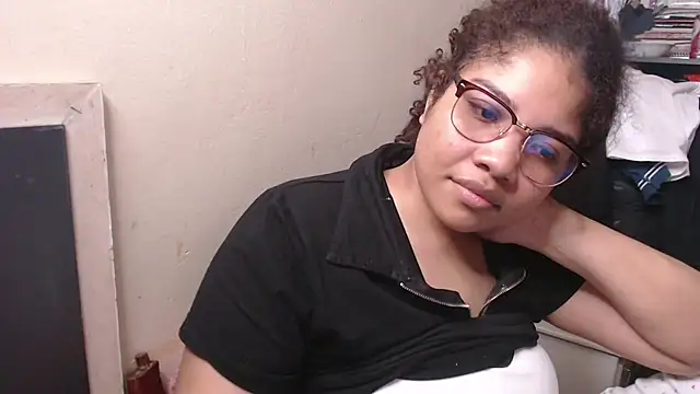 madelene online show from March 10, 3:45 am