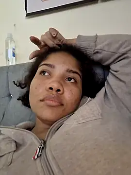 madelene online show from March 11, 5:27 am