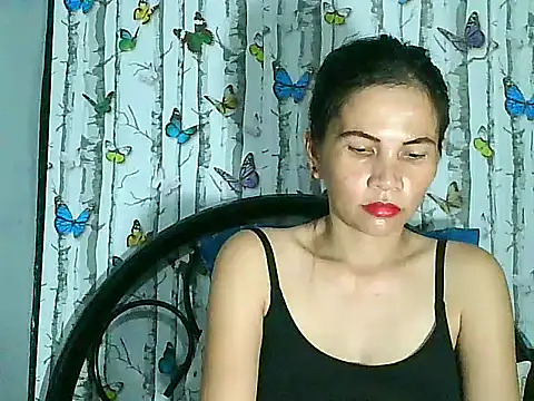 Snapshot of Urwildestangelfire_19 chatting on October 21, 9:04 pm Urwildestangelfire 19 online show from October 21, 9:04 pm