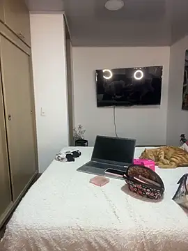 Snapshot of MiaRousexxx_ chatting on October 23, 3:50 am MiaRousexxx online show from October 23, 3:50 am