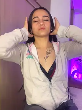 Snapshot of MiaRousexxx_ chatting on November 4, 4:22 am MiaRousexxx online show from November 4, 4:22 am