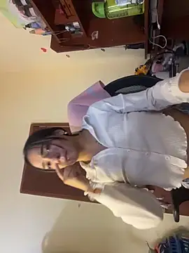 Snapshot of MiaRousexxx_ chatting on November 9, 6:17 pm MiaRousexxx online show from November 9, 6:17 pm