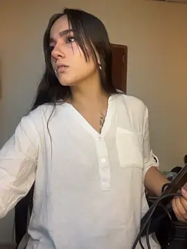 Snapshot of MiaRousexxx_ chatting on November 11, 10:10 pm MiaRousexxx online show from November 11, 10:10 pm