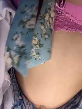 Snapshot of MiaRousexxx_ chatting on December 4, 11:24 pm MiaRousexxx online show from December 4, 11:24 pm