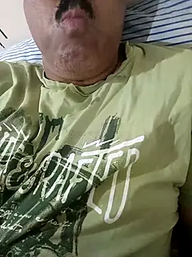 Snapshot of moonflower25 chatting on November 1, 1:40 am moonflower25 online show from November 1, 1:40 am