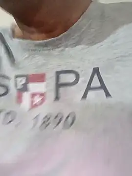 Snapshot of moonflower25 chatting on November 9, 8:12 am moonflower25 online show from November 9, 8:12 am