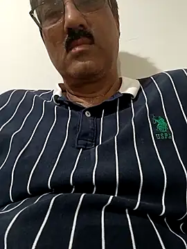 Snapshot of moonflower25 chatting on November 12, 6:36 am moonflower25 online show from November 12, 6:36 am